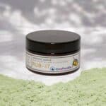 Χειροποίητο scrub από την Κω με φυσικά υλικά: κουκούτσι ελιάς, λάδι αμυγδάλου & αιθέριο έλαιο μανταρινιού – για πρόσωπο, σώμα & χείλη | oneforalls.gr