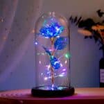 Forever Rose μπλε με LED, σε γυάλινη καμπάνα – ιδανικό ρομαντικό δώρο για γυναίκα ή διακόσμηση χώρου.