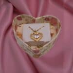 Χρυσό ατσάλινο κολιέ καρδιά με κεντρική πέτρα και πέτρες στο περίγραμμα, αλυσίδα 45 cm – δώρο Αγίου Βαλεντίνου