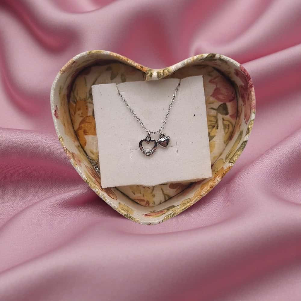 Κολιέ διπλή καρδία ατσάλι Ατσάλινο κολιέ διπλή καρδιά με αλυσίδα 45 cm σε κουτί καρδιά – δώρο Αγίου Βαλεντίνου