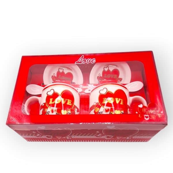 Σετ ζευγαριού LOVE με 2 κούπες, 2 πιατάκια και 2 κουταλάκια σε κόκκινη συσκευασία δώρου – Άγιος Βαλεντίνος