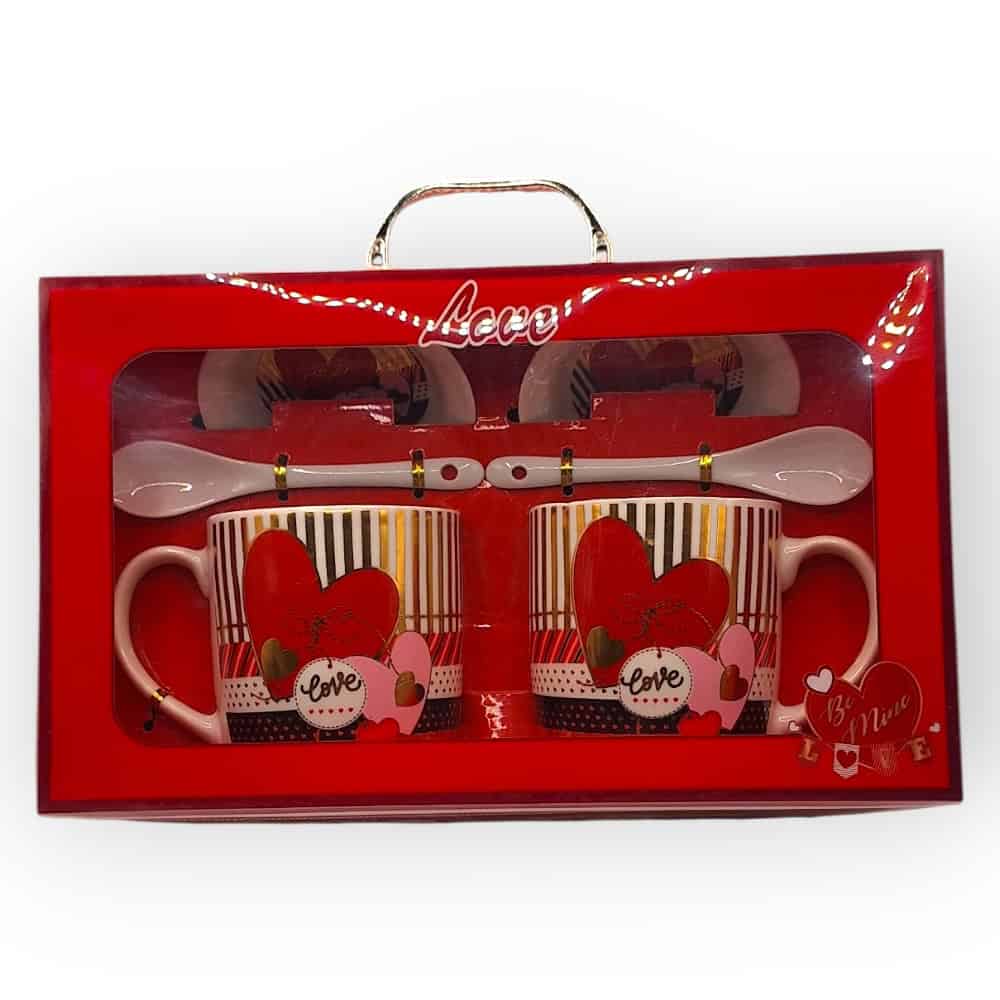 Love: 2 Κούπες με Πιατάκια & Κουταλάκια Σετ ζευγαριού Love με 2 κούπες, 2 πιατάκια και 2 κουταλάκια, σχέδιο ρίγες και καρδιές, σε συσκευασία δώρου – Άγιος Βαλεντίνος