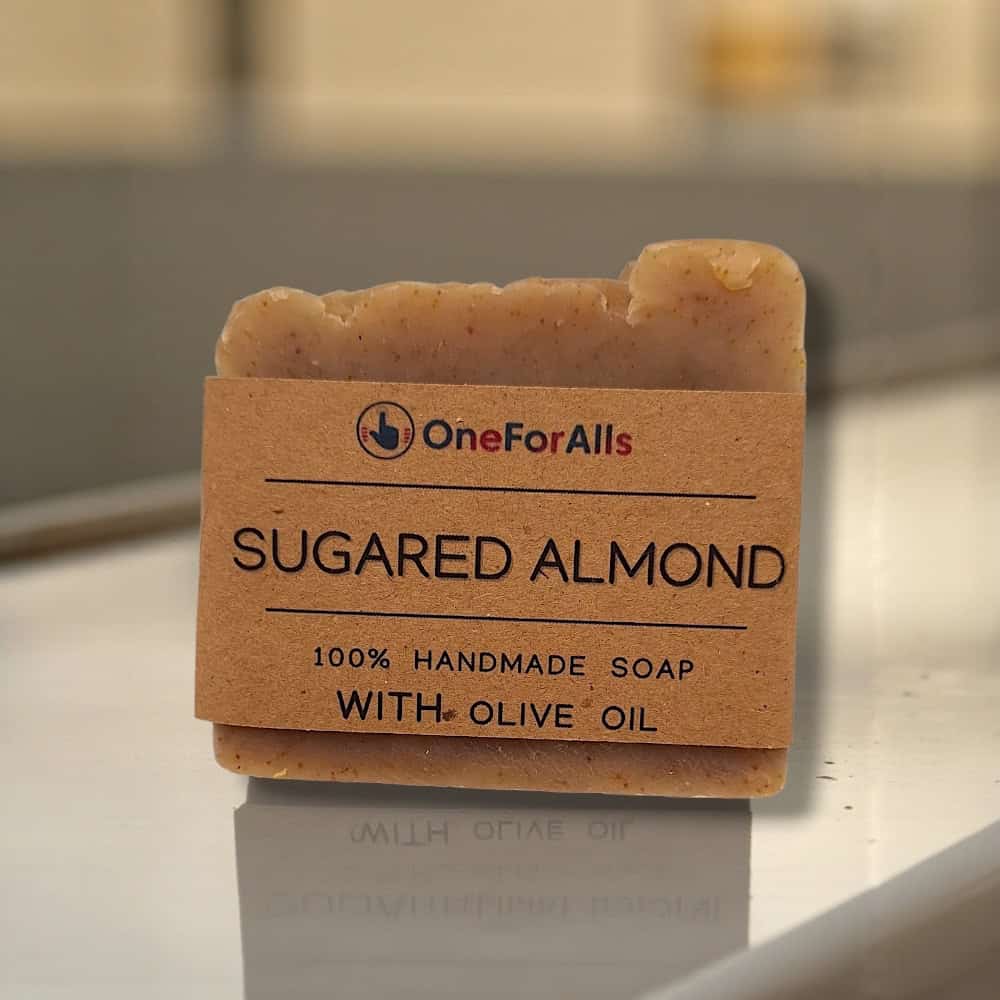 sapouni_sugared_almond_oneforallsgr Χειροποίητο σαπούνι SUGARED ALMOND με ελαιόλαδο και βουβαλίσιο γάλα για πρόσωπο και σώμα – oneforalls.gr
