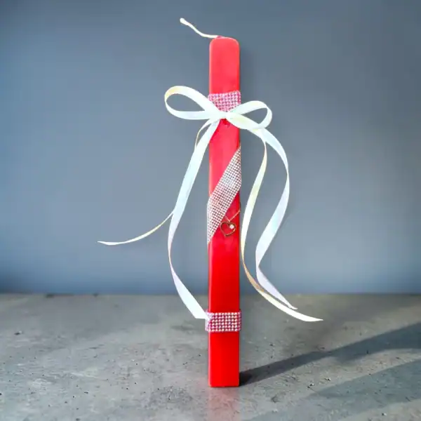 χειροποίητη πασχαλινή λαμπάδα με κόσμημα καρδιά και σατέν κορδέλες oneforalls