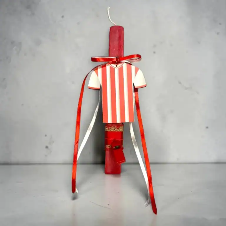 πασχαλινή λαμπάδα ολυμπιακός με διακοσμητική φανέλα