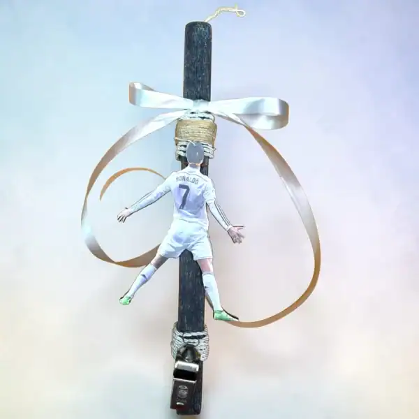 χειροποίητη πασχαλινή λαμπάδα cristiano ronaldo με διακοσμητικό ποδοσφαιριστή oneforalls